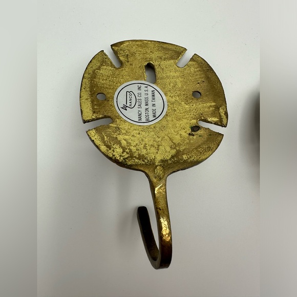 2 VTG Nanco & Penco Solid Brass Sand Dollar Wall Hooks Nautical Beach Decor - Picture 4 of 6